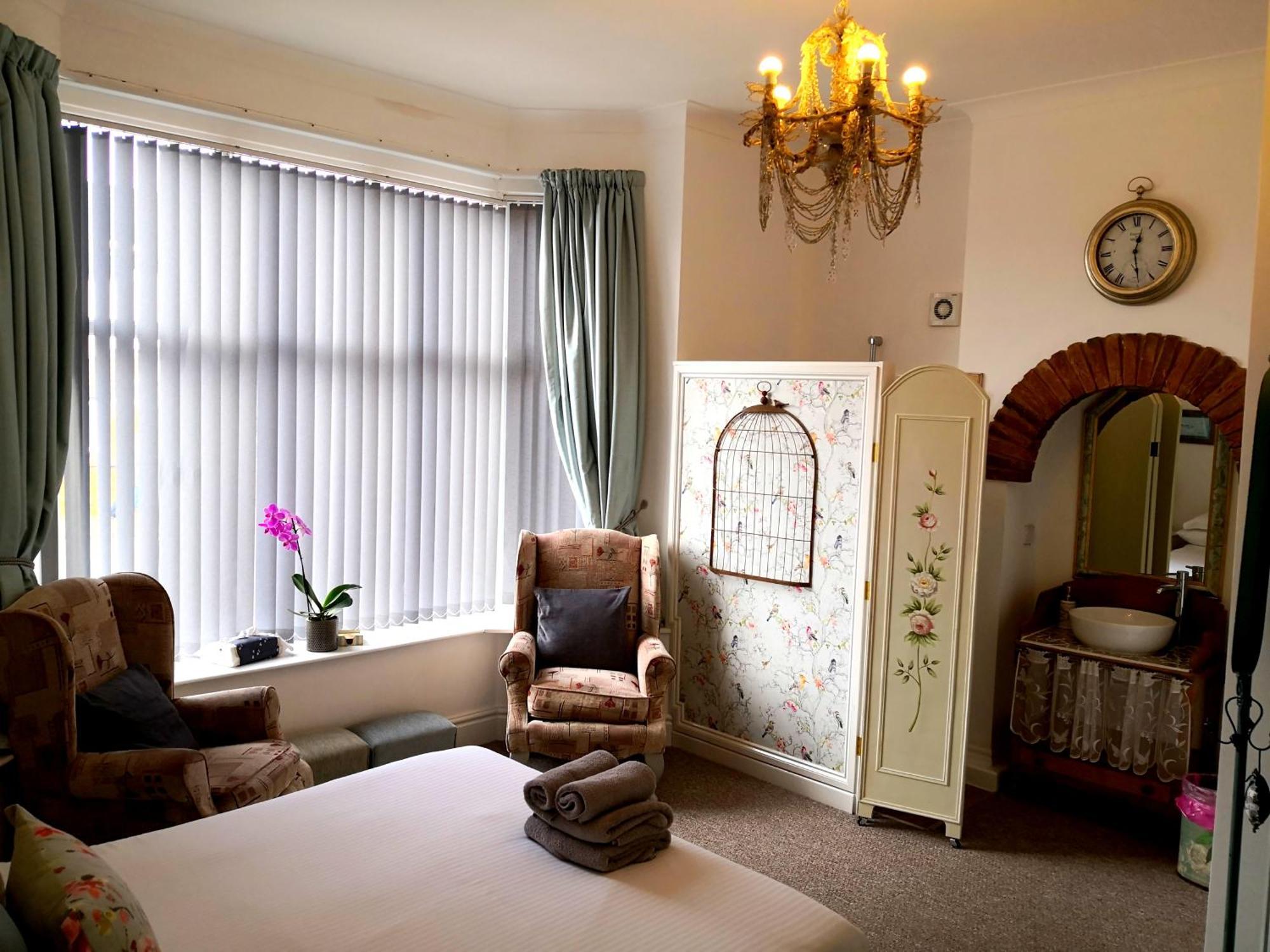 Sunset Guest House 헌스탠턴 외부 사진 A bedroom at the Old Vicarage