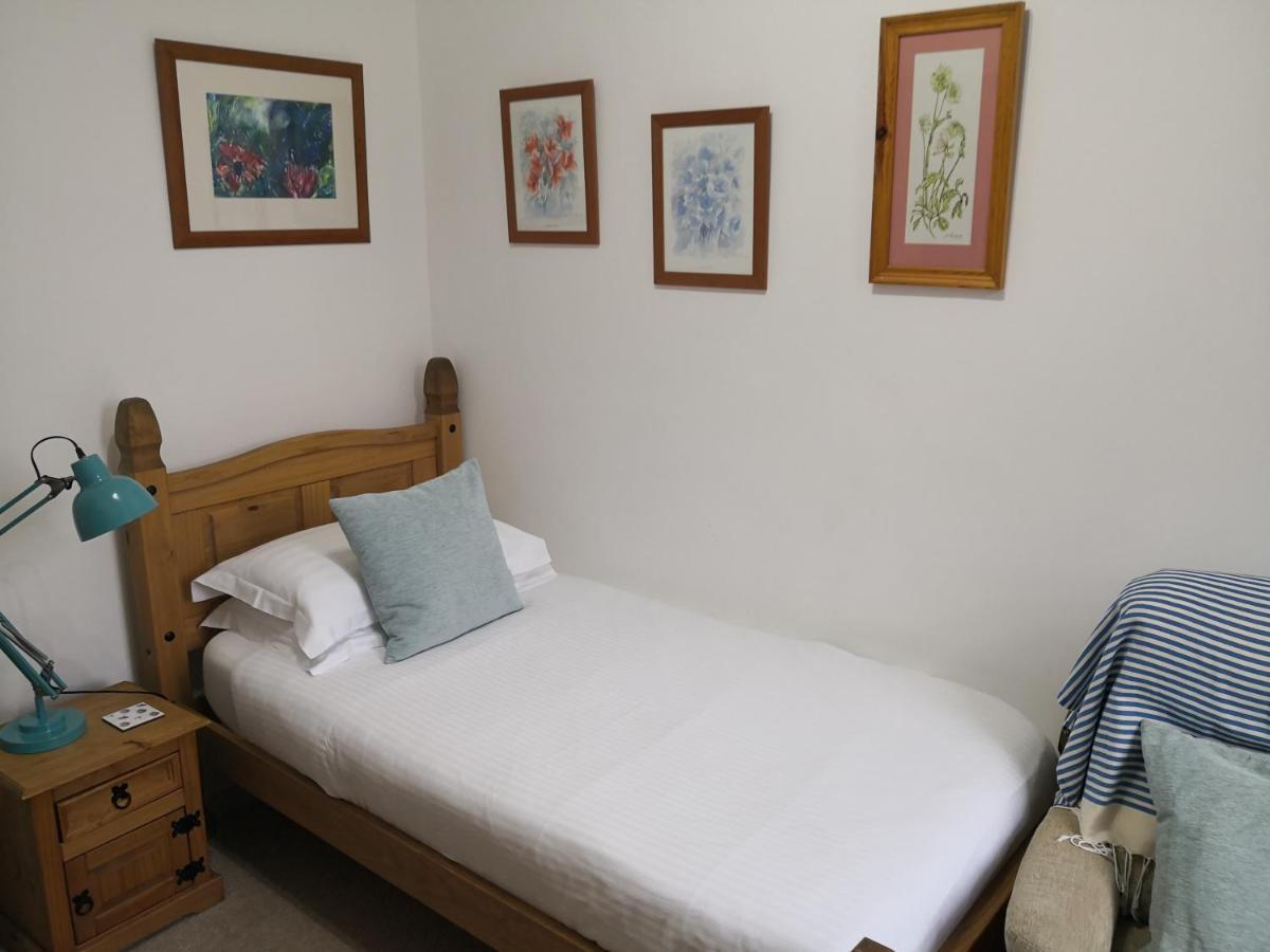 Sunset Guest House 헌스탠턴 외부 사진 A single bed