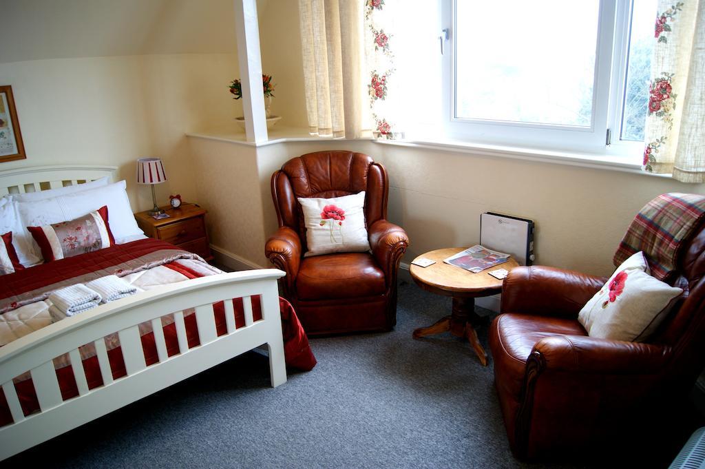Sunset Guest House 헌스탠턴 객실 사진 A typical bedroom at the care home
