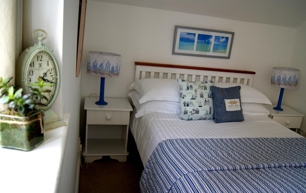 Sunset Guest House 헌스탠턴 외부 사진 The bedroom at The Old Post Office