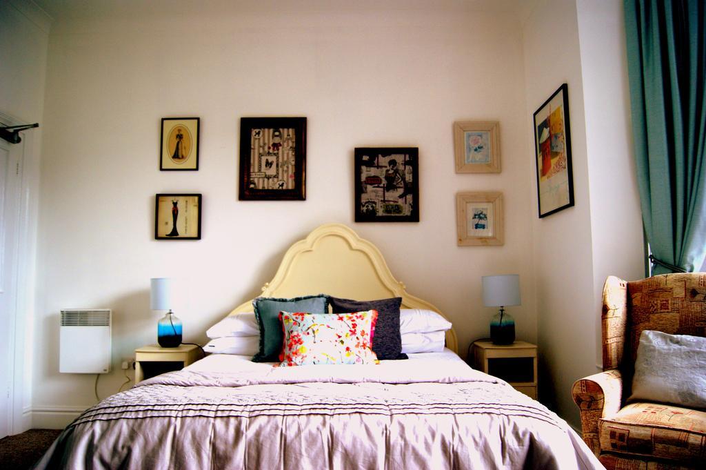 Sunset Guest House 헌스탠턴 외부 사진 A bedroom