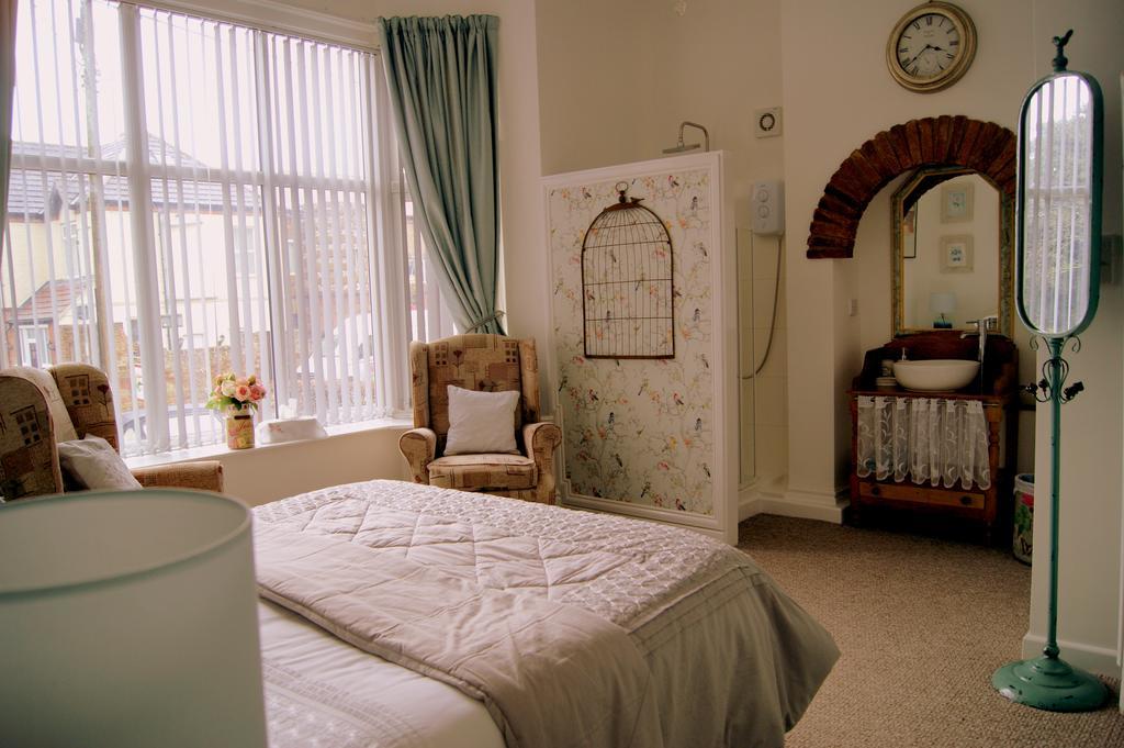 Sunset Guest House 헌스탠턴 외부 사진 A typical bedroom