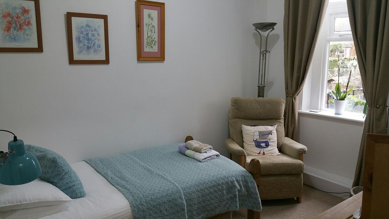 Sunset Guest House 헌스탠턴 외부 사진 A room at the hospice