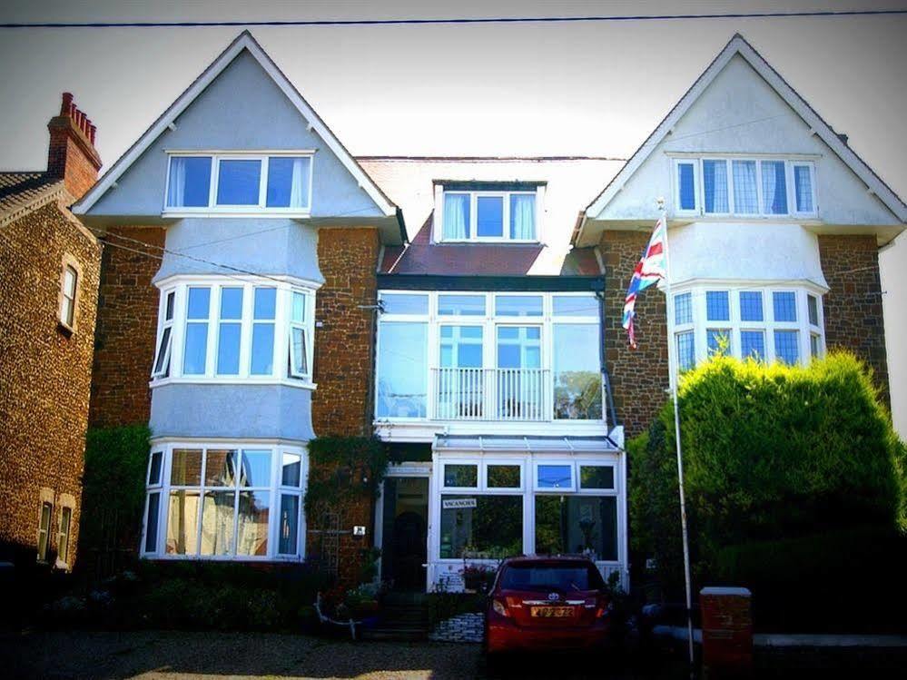 Sunset Guest House 헌스탠턴 외부 사진 The Embassy of South Korea in London